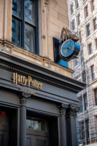 422436-7-worlds-biggest-harry-potter-store-new-york-city-640w