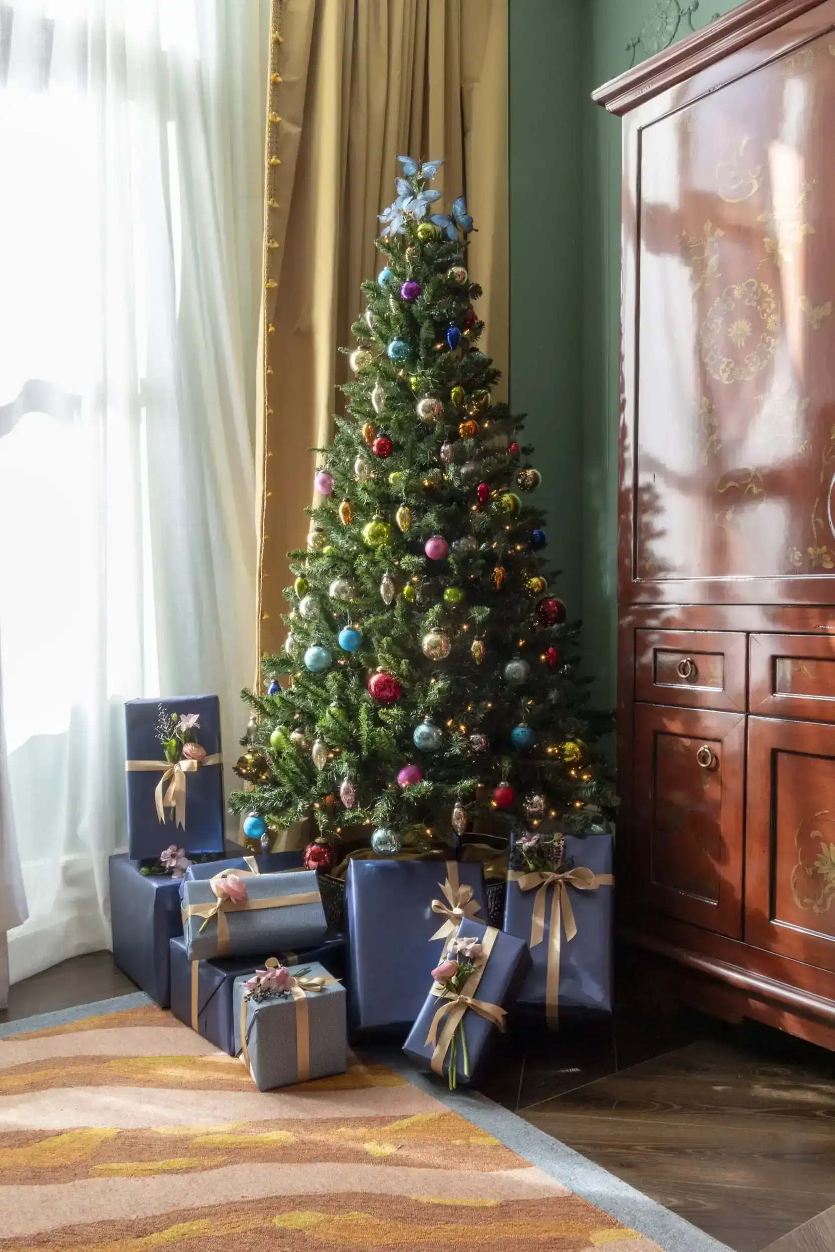 A beautifully decorated Christmas tree with wrapped presents neatly arranged underneath, creating a festive holiday scene.