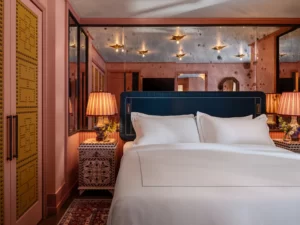 Bed_Topiary Suite_Bill Abranowicz